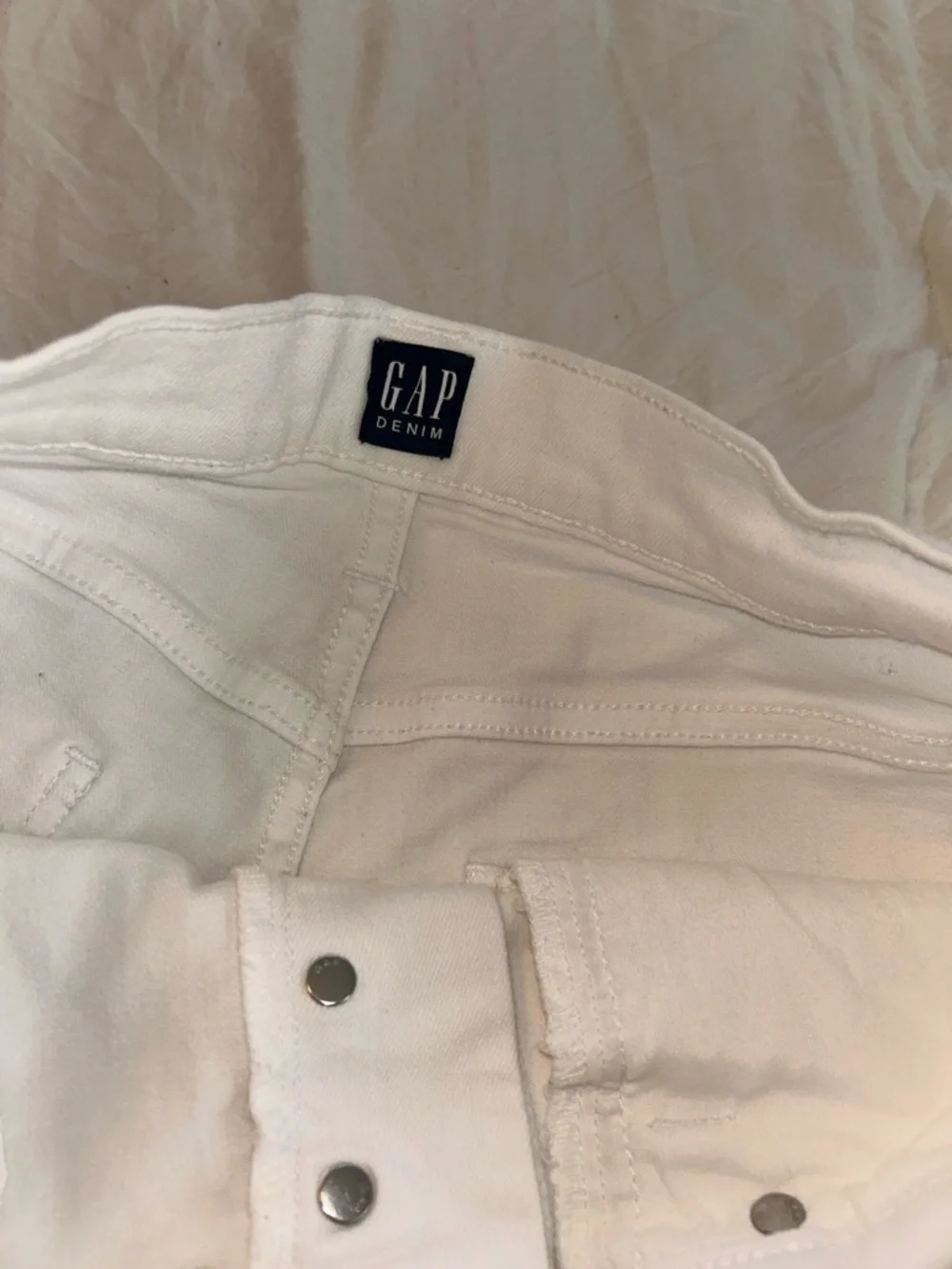 GAP White High-Rise Button-Fly Denim Shorts - Picture 2 of 5